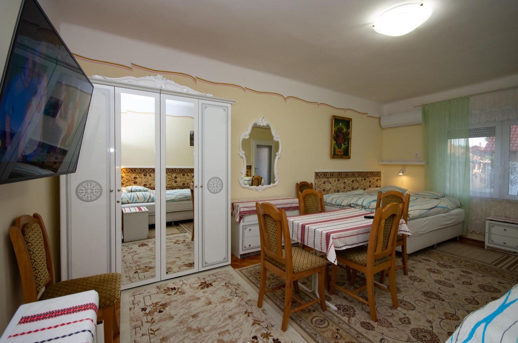 Amalia Apartman Gyula Luaran gambar