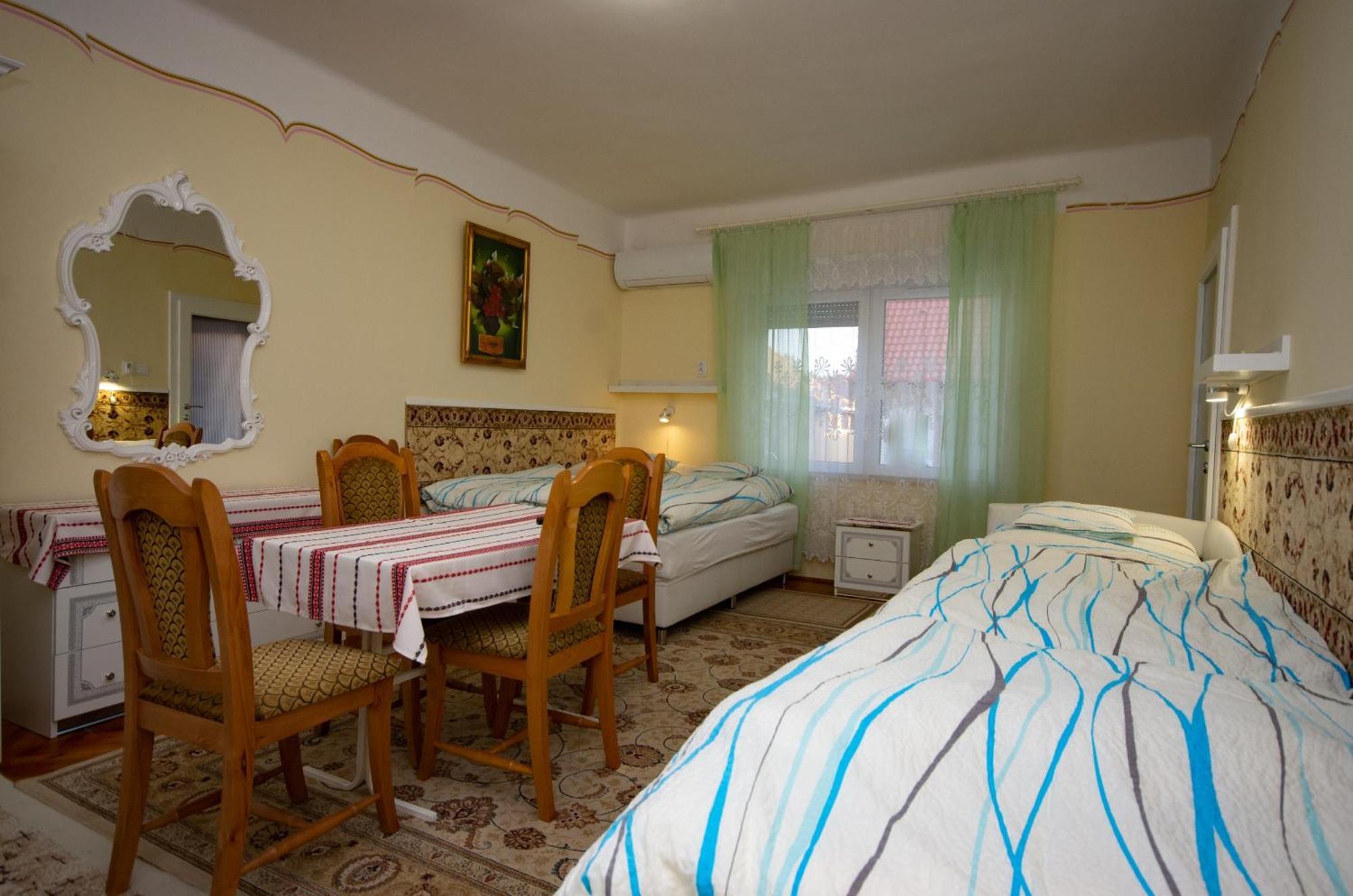 Amalia Apartman Gyula Luaran gambar